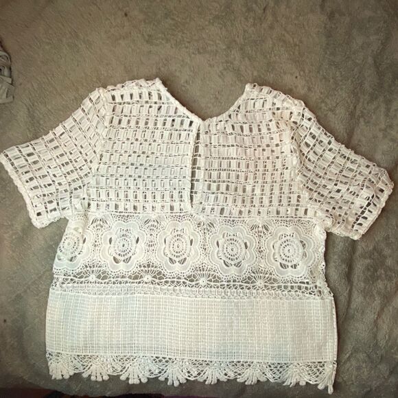 Romeo + Juliet Couture Crop with Eyelit Back - Picture 5 of 6